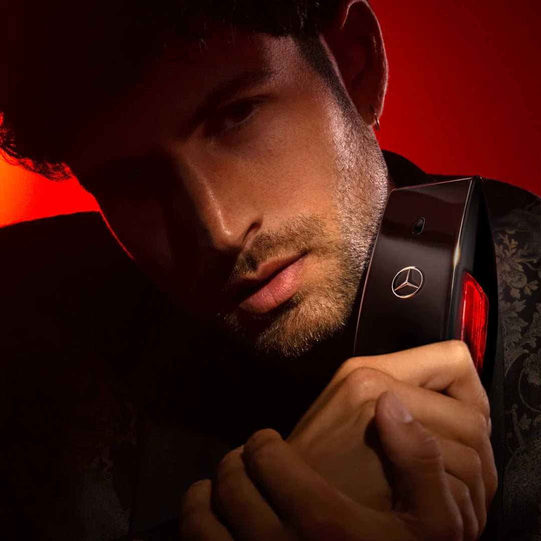 Club Black Eau de Parfum - Model