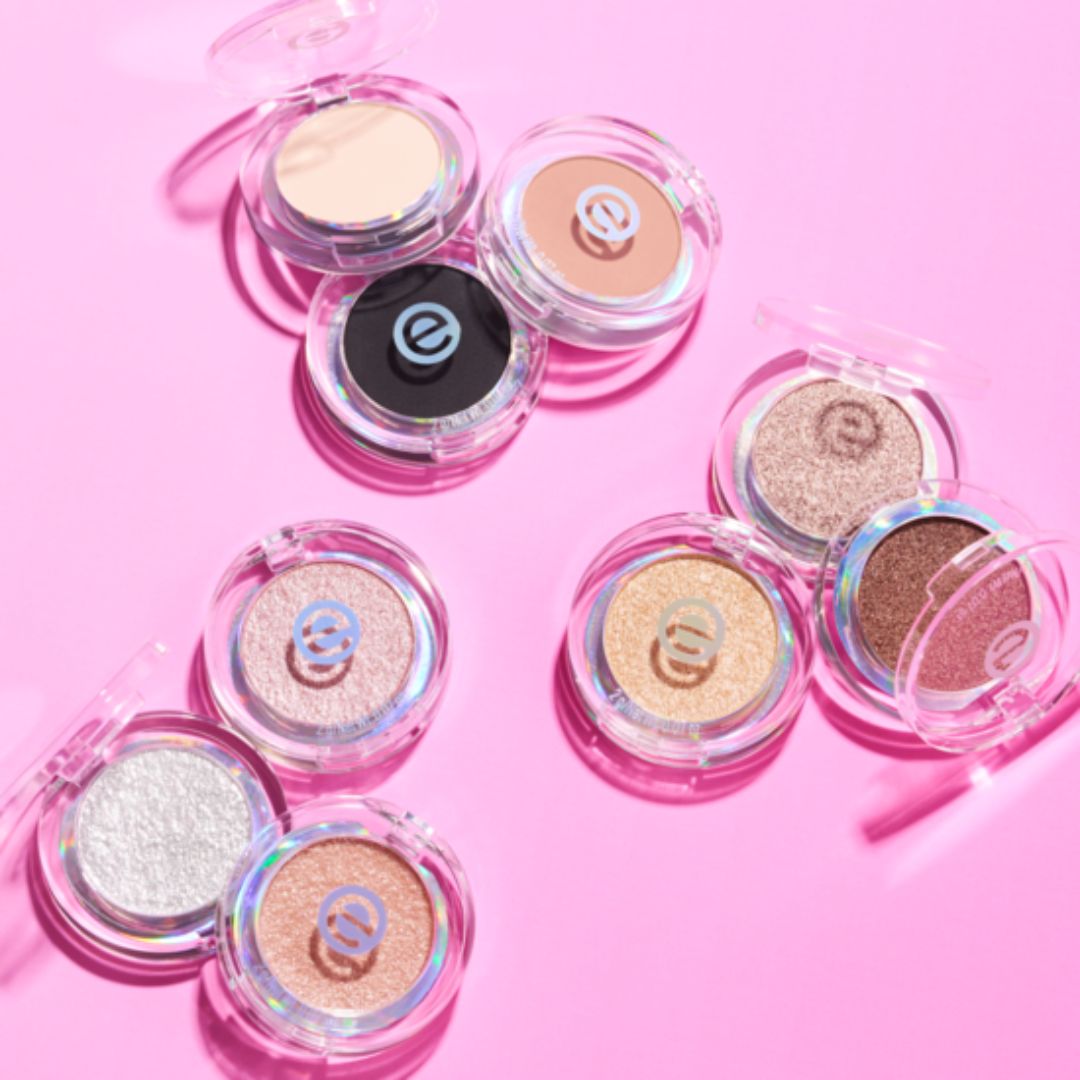 Essence Mono Pearly Eyeshadow 02 · Silky Taupe