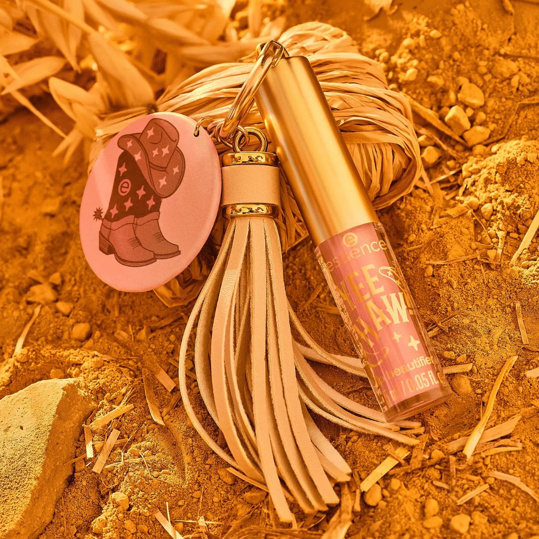 Essence YEE HAW! Lip Beautifier Key Chain 01 Boots, Hat, Go!